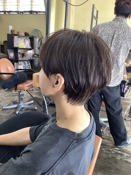 ワラティク(WARATI C) 耳掛けマッシュショートスタイル