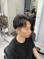 クロム トウキョウ ザ バーバーアルト 神保町店(CHROM TOKYO the Barber ALT)&nbsp;センターパート×フェザーパーマ