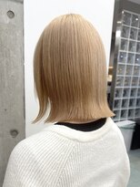 サンクプロジェクト(cinq PROJECT)&nbsp;ハイトーン切りっぱなしショートボブホワイトブロンドベージュ