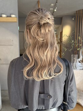 ミー(mii) 【mii】ハイトーン/ベージュ/ハーフアップ