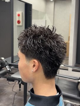 メンズサロンドットリアン(dot. lien) テーパーフェードスパイキーショートスパイラルパーマ