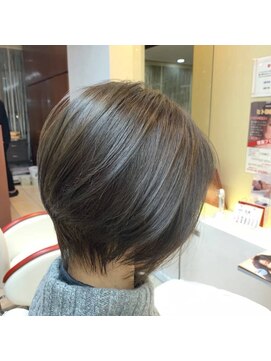 クオリス 上福岡店(QUALIS) 前下がり/小顔/ショート/丸み/ハンサムショート/アッシュ/50代