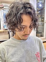 ウェイビーエフティフィフス 横浜西口(WAVEY ft.fifth) 波巻きパーマセンターパートツイストパーマメンズマッシュパーマ