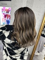 リア(riah) 外国人風/バレイヤージュ/立体感ウェーブ/こなれミディアム