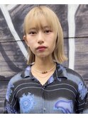 切りっぱなしミディアム/ハイトーンボブ