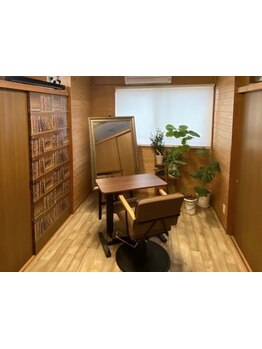 マンツーマンの隠れ家サロン＊30年以上の経験を持つスタイリストが、一人ひとりに丁寧に向き合います。