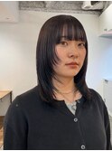 レイヤーカットで見せる無造作スタイル