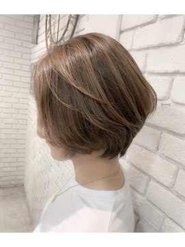 レガロ(REGALO) 【リアルサロンワーク】ショートボブ×3Dハイライト