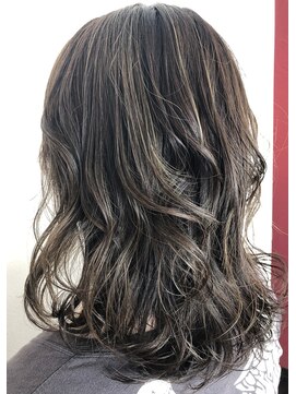 ヘア スペース シュシュ(HAIRSPACE chou chou) 外ハネ、ハイライト、アッシュ