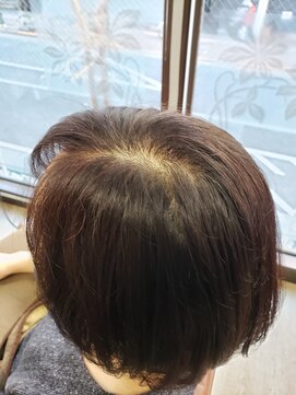 ラウレア リノ(Laule'a Lino) ザクロペインターでふんわりまとまるショートヘア