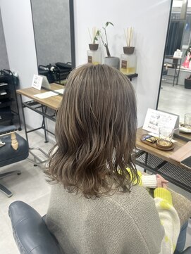 ブリーチあり！くすみベージュカラー