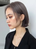 ロティー(loty)&nbsp;ショートボブ 切りっぱなしボブ ブリーチ グレージュ ハイトーン