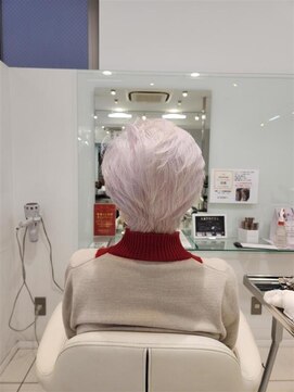 アクシス 三軒茶屋本店(AXIS) グレイヘアショートカット