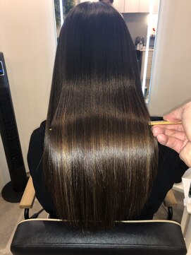 アールサロン アオヤマ(Rr SALON AOYAMA) プラチナミネコラ