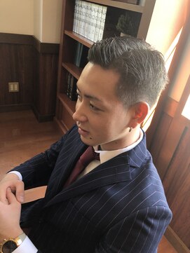 バーバーショップ キャメルズ(BARBER SHOP CAMELS) ダブルカラーグレージュアッシュ 外国人風フェード