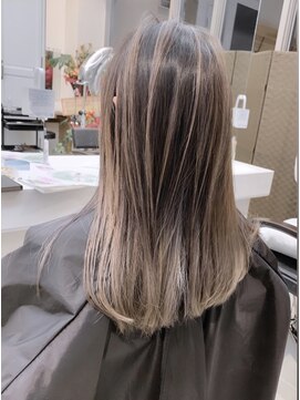 モアナ バイ ヘッドライト 沖縄東崎店(Moana by HEADLIGHT) Moana東崎#バレイヤージュ#ミルクティー