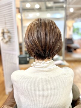 ワン エイティー ディグリース 恵比寿(180°One Eighty Degrees.) Short hair / 大人のショート / 白髪ぼかしハイライト