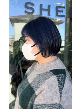 シェルハ(SHELHA) ネイビーブルー ブリーチカラー ショートボブ