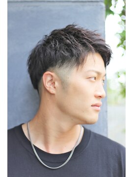 フランクスバーバー アンド ビアークラブ(FRANK'S BARBER and BEER CLUB) 刈り上げツーブロック黒髪ソフトツイストパーマアップバング