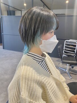 ナンバー 竪町(number+) 20代30代40代小顔ウルフカットインナーカラー透け感アクアブルー