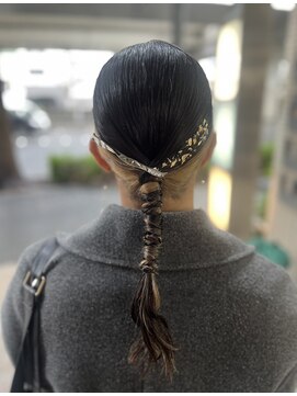 バイブアンドアネックス(VIBE & ANNEX) タイトヘアアレンジ