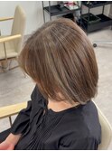 *After→3枚目Before”右スワイプ【白髪ぼかし/ミディアムボブ】