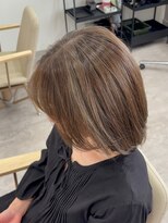 ダフィースヘア(DAFIES HAIR)&nbsp;*After→3枚目Before”右スワイプ【白髪ぼかし/ミディアムボブ】