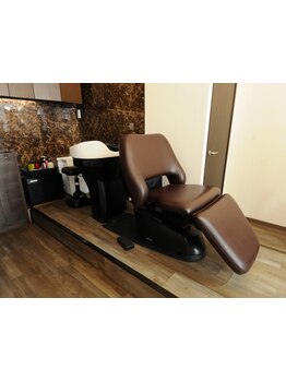 いつも頑張っている自分へのご褒美に。ヘッドスパで髪質改善しながら日々の疲れを癒しませんか？