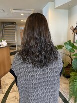 アサクラ シンキタ(ASAKURA SHINKITA)&nbsp;肩下ミディアムパーマ/アッシュカラー