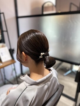 グランミーツ(Grand meets) シンプルシニヨンスタイル