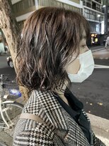 オリーブベージュと巻き髪風ボブニュアンスパーマ