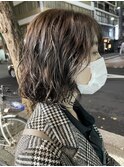 オリーブベージュと巻き髪風ボブニュアンスパーマ