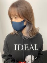 オーティティ(O-TETE)&nbsp;O-TETE ホワイトシルバーイヤリングカラーインナーカラー