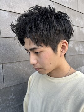 ヒュイル バイ ニアウ(Hwyl by Niau) メンズスパイキーショートツーブロックニュアンスパーマショート