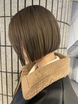 ダブ アオヤマ(DaB AOYAMA) 【ブリーチ1回】ナッツオリーブベージュ×ぱっつんボブ