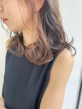 ヴィヴカウンター(VIVE counter) 外・内ワンカールミディアムヘア。