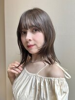 ビュートリアム265(BEAUTRIUM 265)&nbsp;鎖骨ロブ 顔周りレイヤー ミディアムウルフ 外ハネ グレージュ