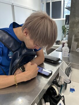 キング 高槻(K!ng) 縮毛矯正髪質改善ハイライトレイヤーカット高槻美容室エクステ