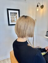 トロヘアー(TORO HAiR)&nbsp;ホワイトシルバー×ショートボブ