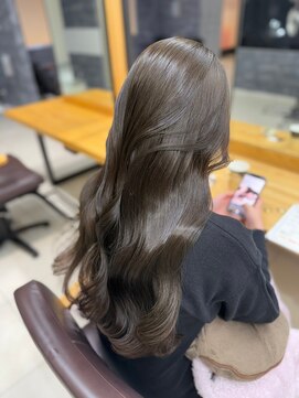 ラウル(Laulu) イメチェン/ホワイトブロンド/外ハネボブ/美髪/佐倉