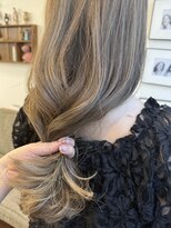 ポール(pole)&nbsp;札幌ハイライト　まろやかベージュ×レイヤーカット