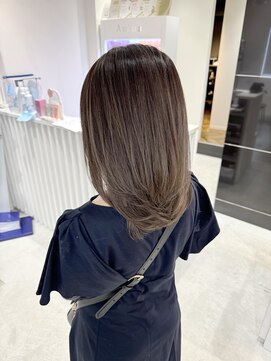 【セロ東辻井】ナチュラルハイライト/ミディアムボブ/グレージュ