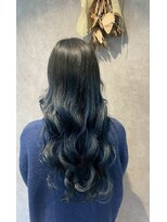 パーミル ヘア クマモト(permille ‰ hair Kumamoto)&nbsp;ブルーブラック×巻き髪