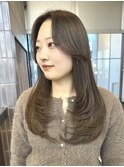 栄艶髪アッシュフェミニンミディアムレイヤーヘア