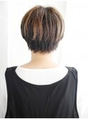 作り込まない2トーンナチュラルショートスタイル
