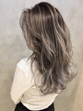 コントラストの効いたバレイヤージュでワンランク上の仕上がり☆【博多】