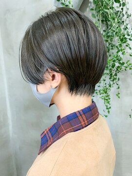 テトヘアー(teto hair) ハンサムショート、オリーブベージュ、前下がり、センターパート