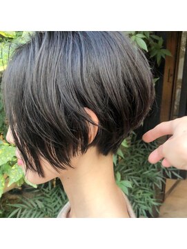 シャロン(SHARON) 【SHARON原宿】大人可愛い小顔前下がり丸みショートボブ