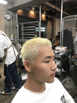 チルチェア 渋谷店(CHILL CHAIR) 金髪アップバング <渋谷> <理容室> <バーバー>