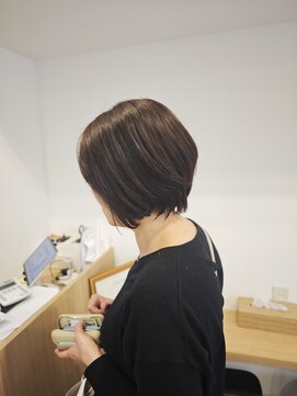 オナー(honor) 20代30代大人可愛い小顔ボブ前下がりショート